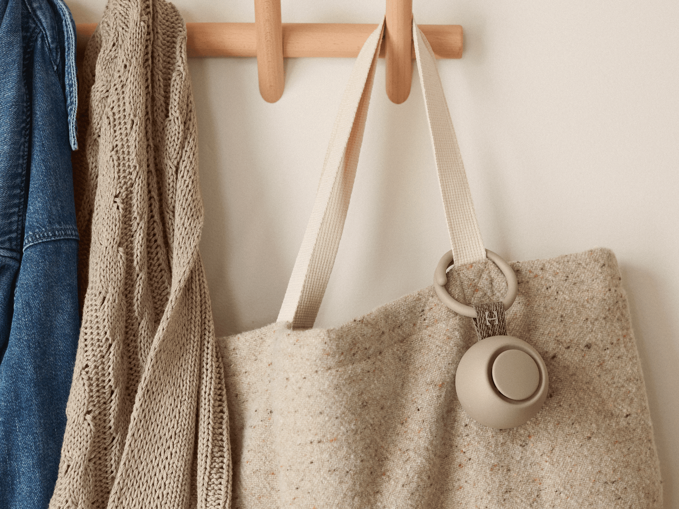 Hatch Go greige colorway clipped to a tote bag